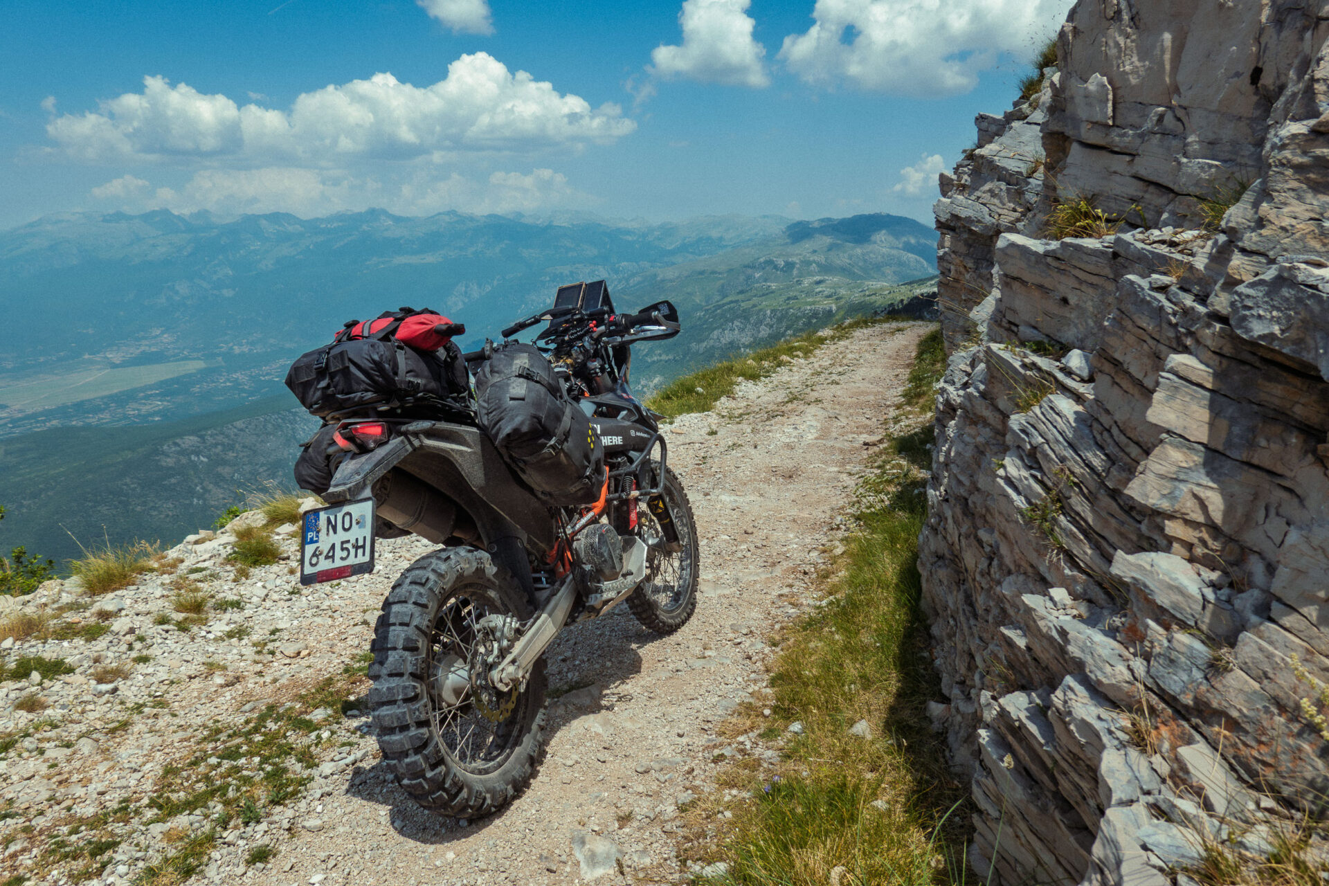 TwinPegs are innovative footpegs that improve comfort and stability off-road. A review after 10,000 km of testing on TET and ACT routes.