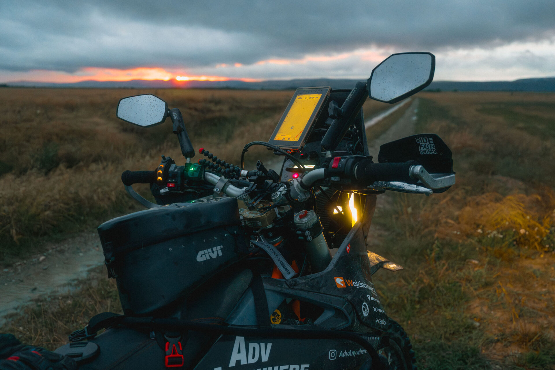 KTM 690 Enduro R – Dope Mirrors in offroad configuration