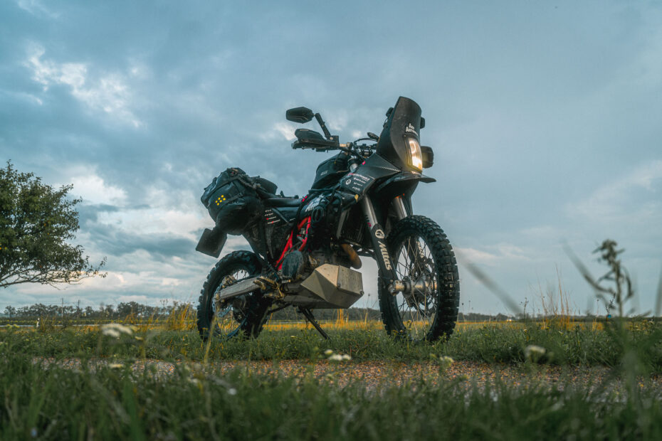 KTM 690 Enduro R – Complete Adventure Build – AdvAnywhere