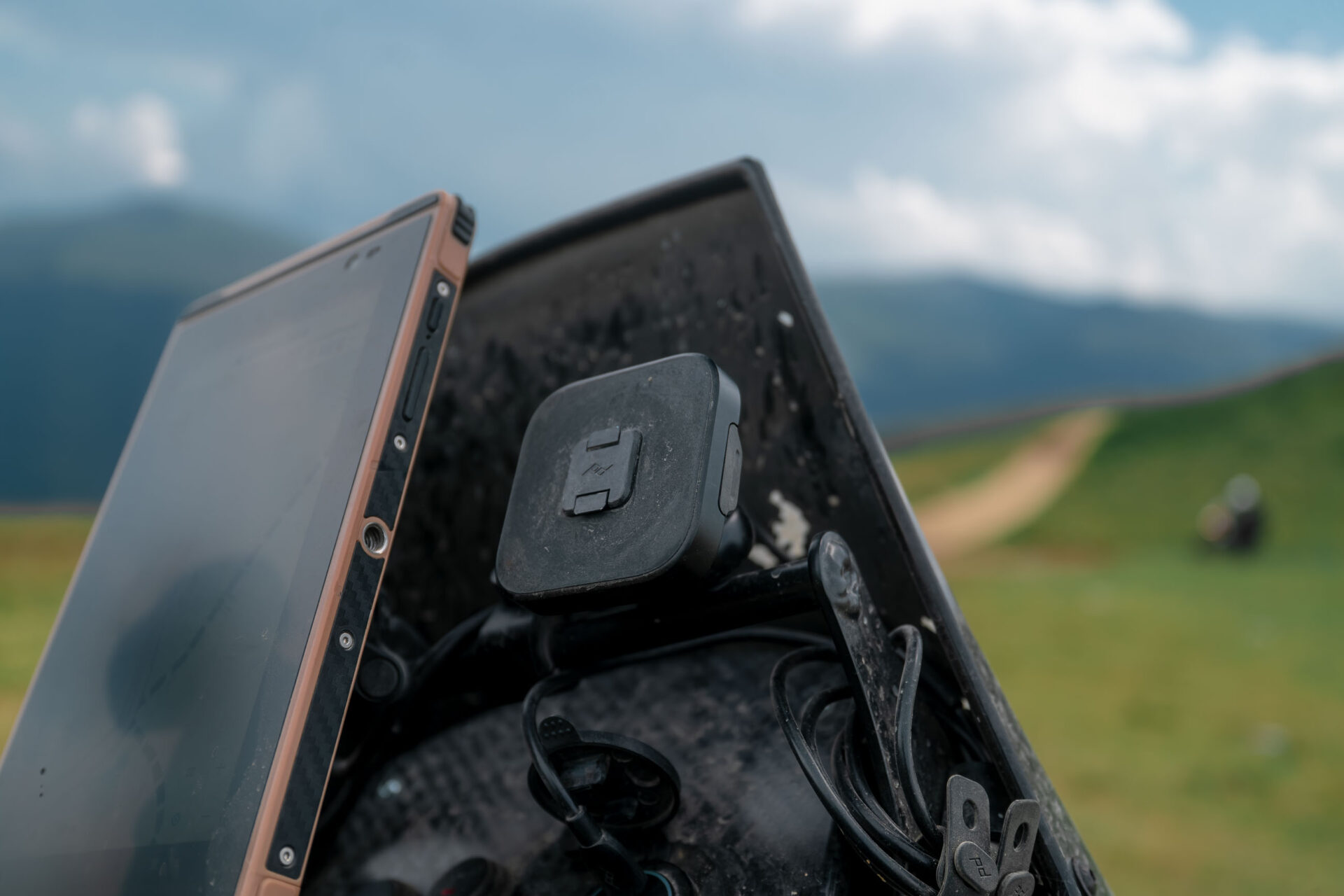 Rade Garage tower – ECE LED lights and rally ergonomics on KTM 690