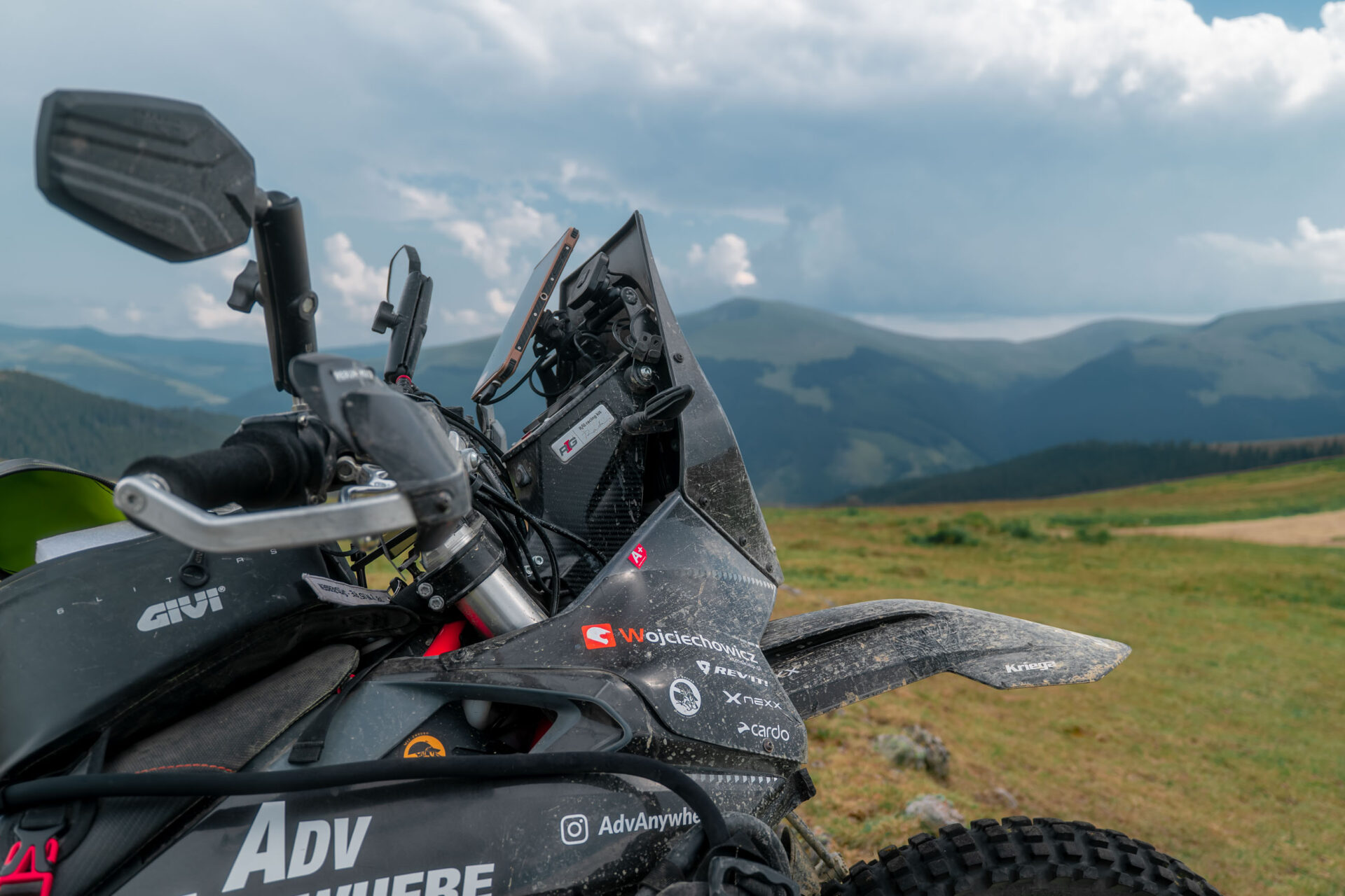 Rade Garage rally tower on KTM 690 Enduro R – cockpit setup