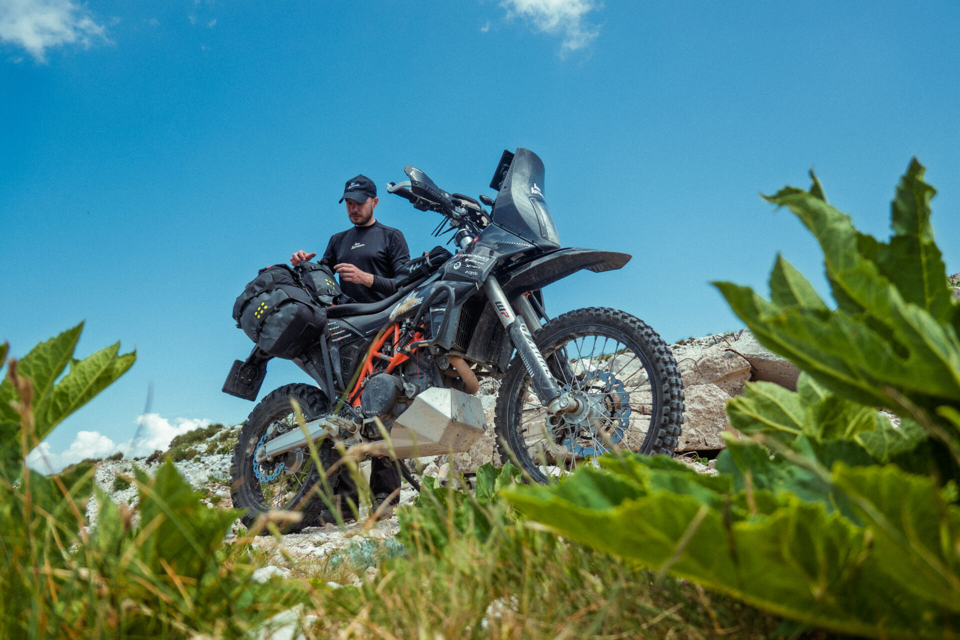 KTM 690 Enduro R – offroad riding photo from the trail